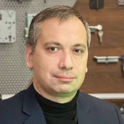 Менеджер отдела продаж Скрыльников Денис